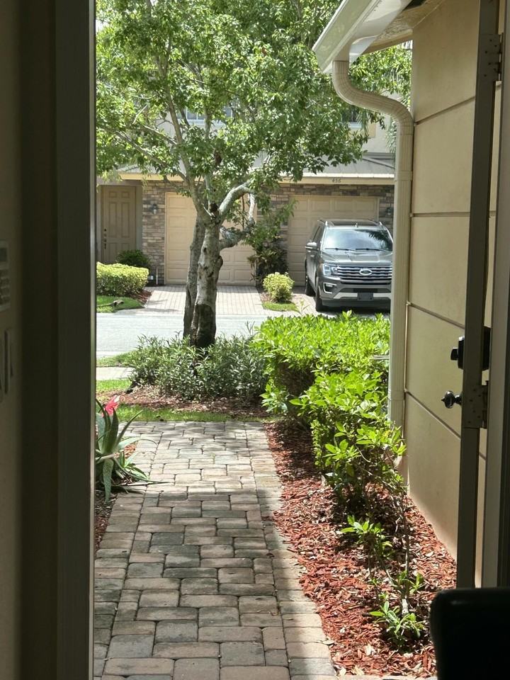 465 Se Bloxham Way - Photo 2 of 19