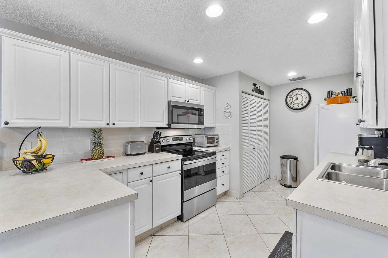 14519 Lucy Dr - Photo 3 of 25