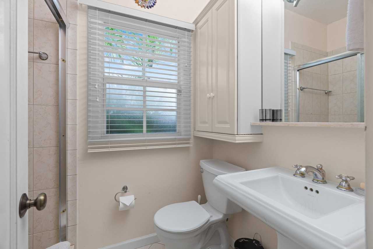1609 Ne 2nd Ct - Photo 7 of 26