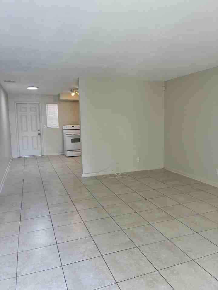 517 Silver Beach Rd - Photo 2 of 10