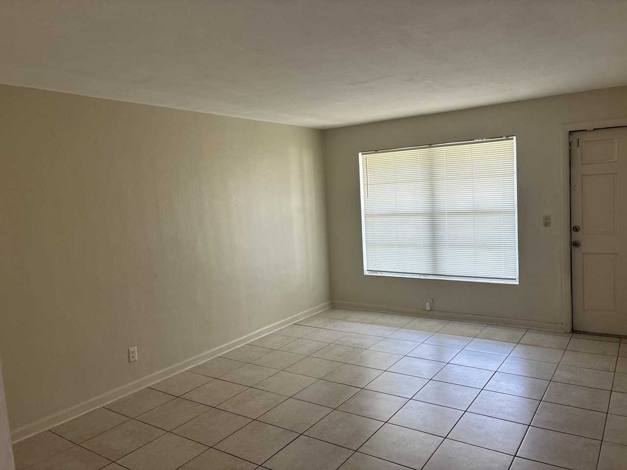 517 Silver Beach Rd - Photo 5 of 10
