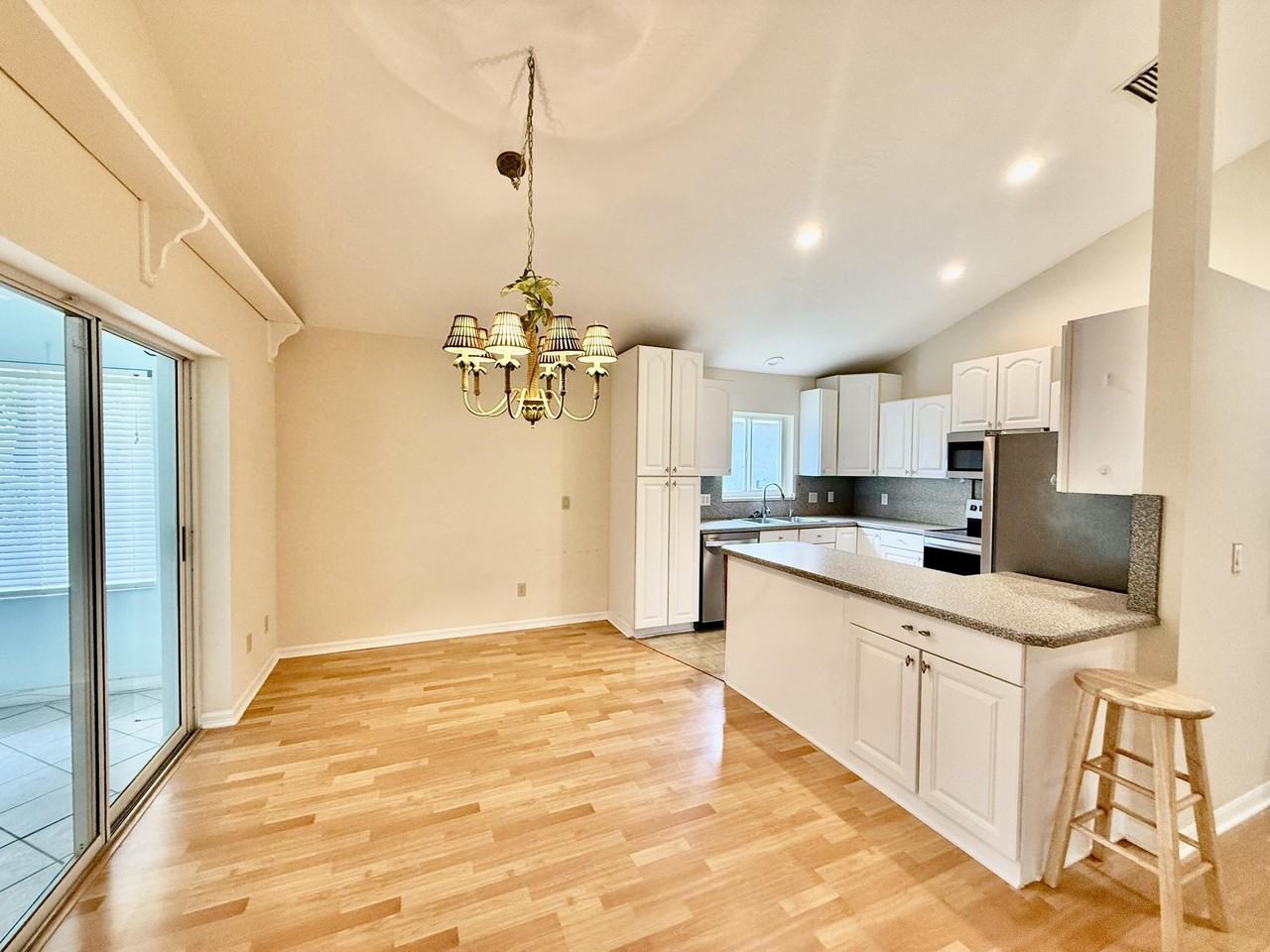 6008 Se Walkers Cay Ct - Photo 3 of 24