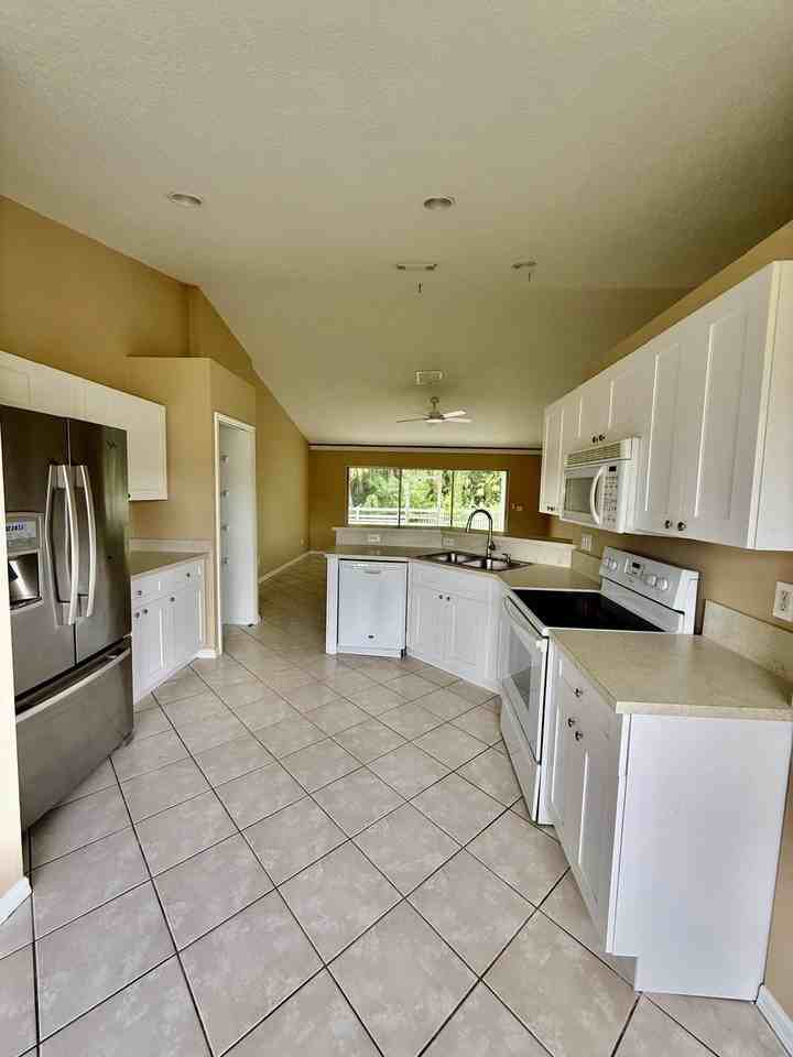1842 Sw Leafy Rd - Photo 2 of 17