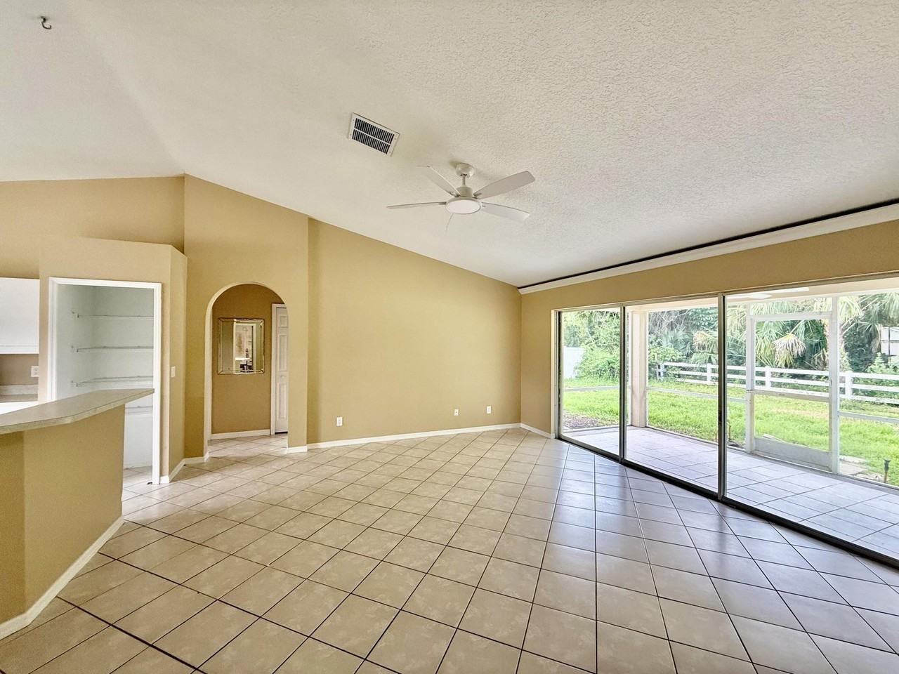 1842 Sw Leafy Rd - Photo 6 of 17