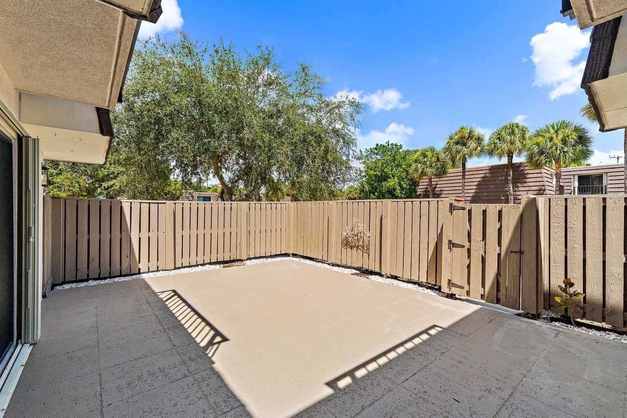 1221 12th Ct - Photo 4 of 39