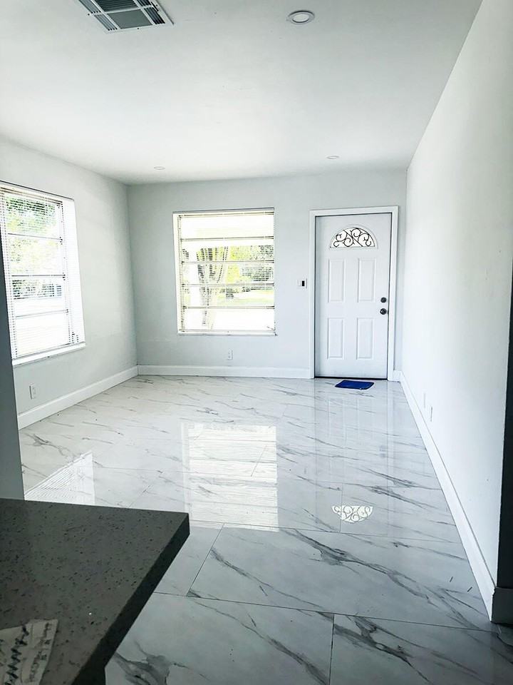 425 Sw 18th Ave #425 - Photo 4 of 19
