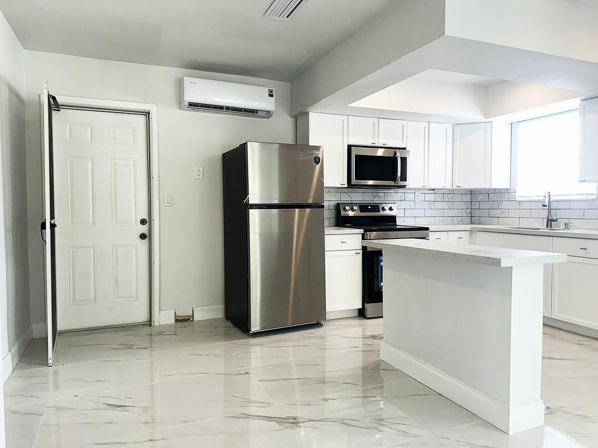 425 Sw 18th Ave #425 - Photo 6 of 19