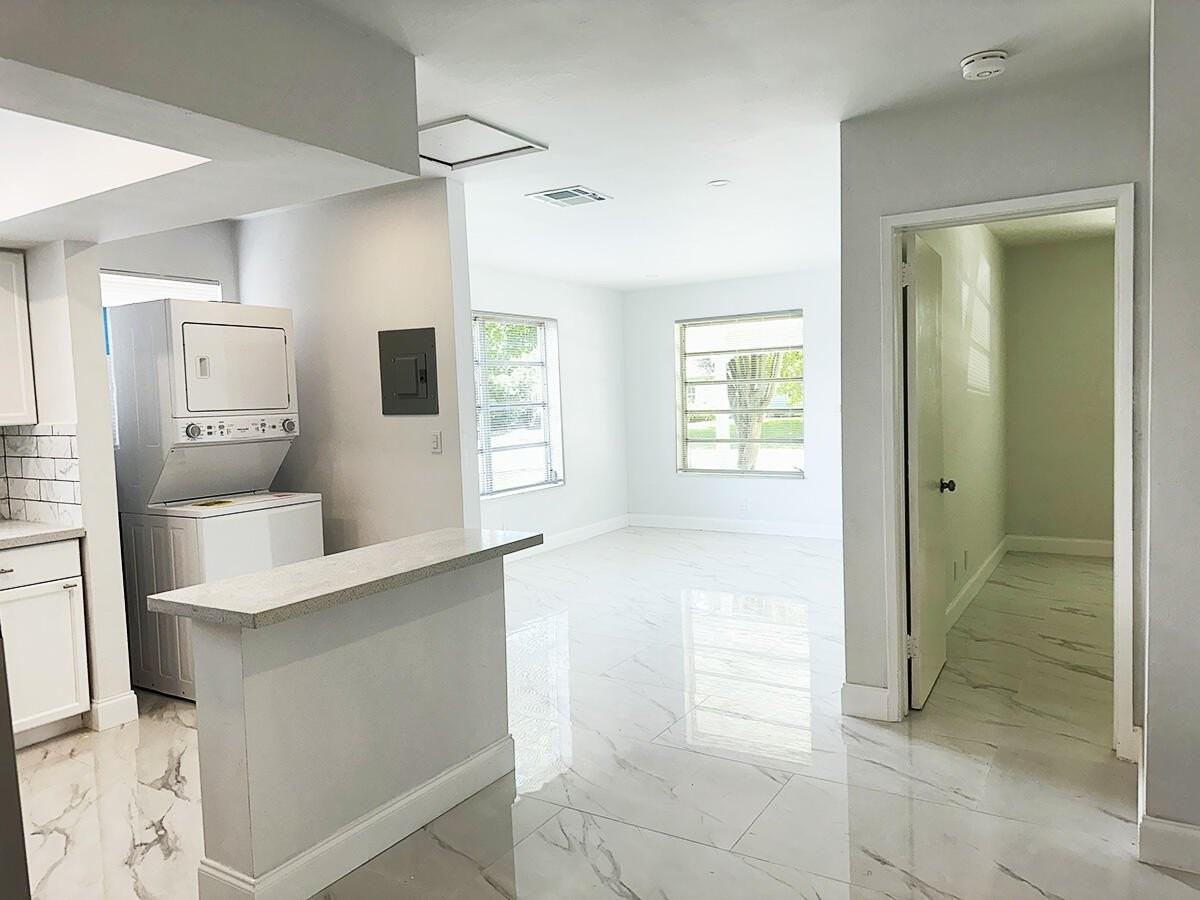 425 Sw 18th Ave #425 - Photo 7 of 19