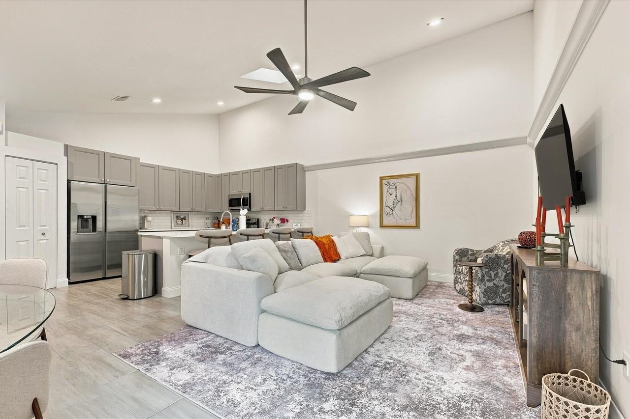 1343 Periwinkle Pl - Photo 4 of 26