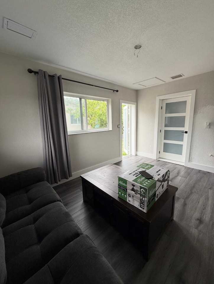 321 N 65th Ter - Photo 3 of 5