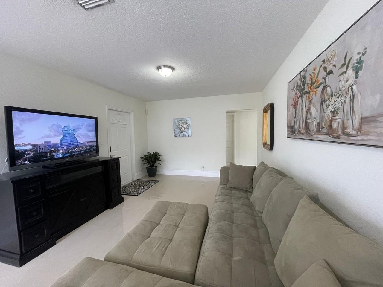 6456 Custer St - Photo 5 of 33