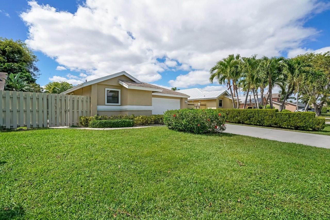 1080 Nw 19th Ter - Photo 3 of 32