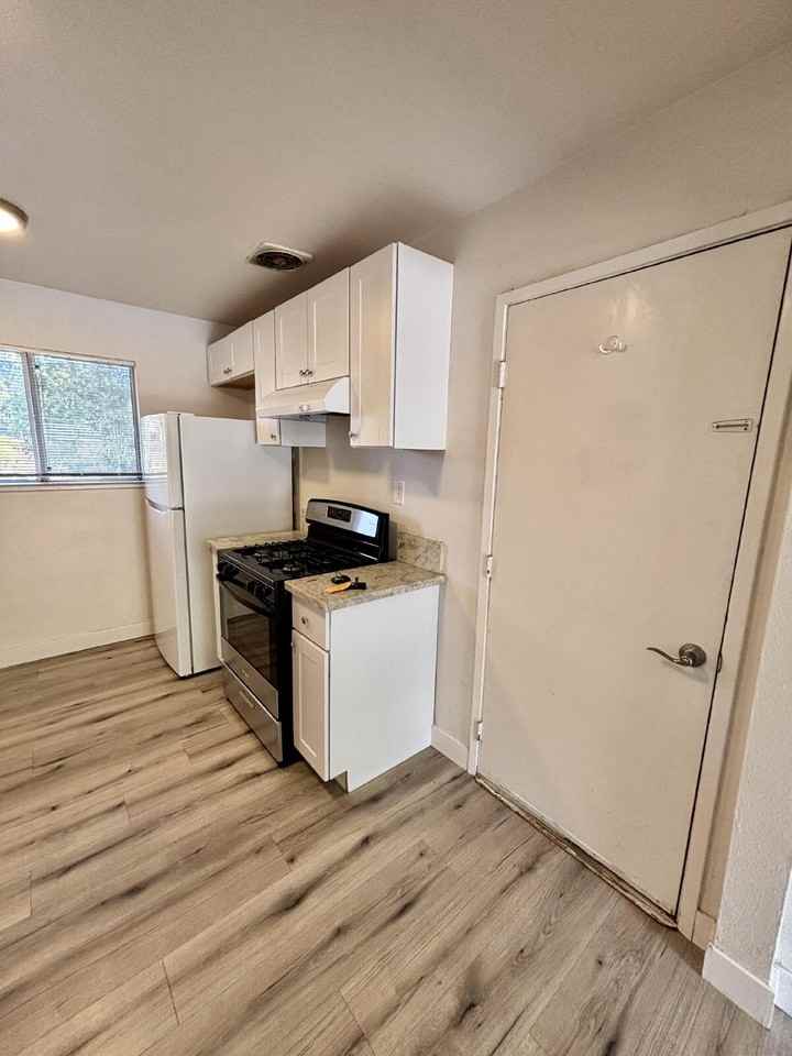 1043 Alamos Ave - Photo 3 of 4