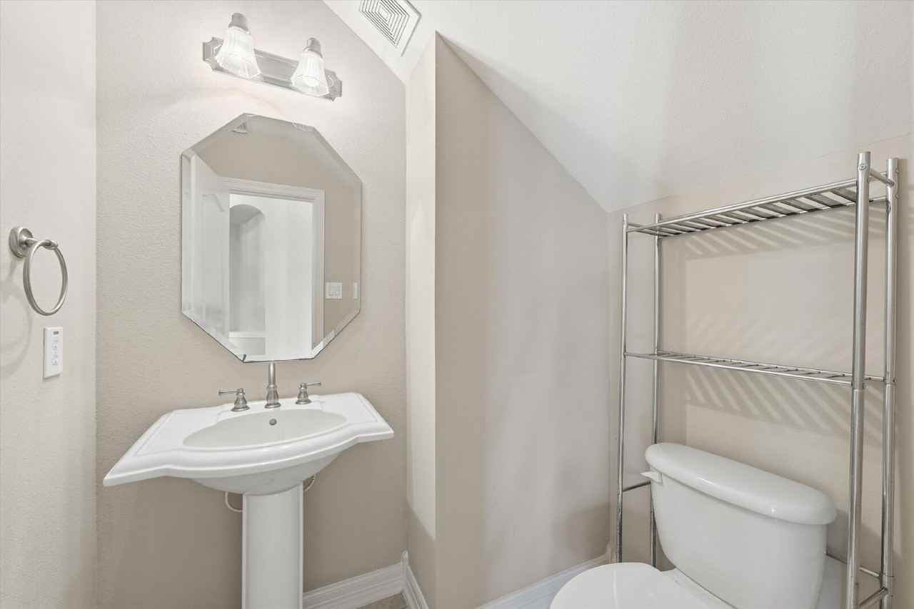 7610 Hampton Bay Ln - Photo 5 of 21