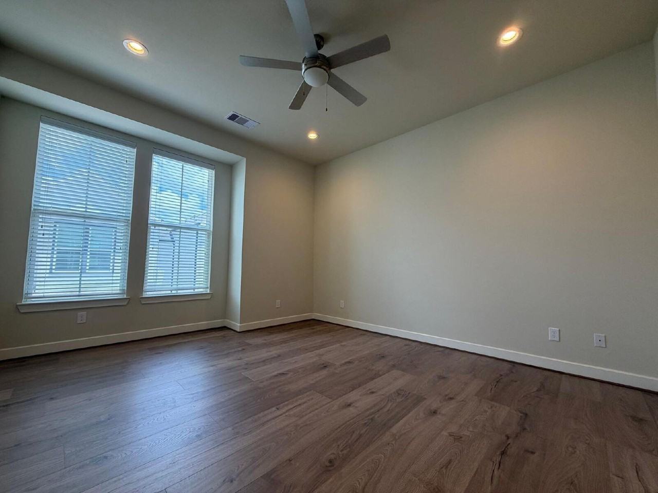 5915 Haring Ln - Photo 7 of 15