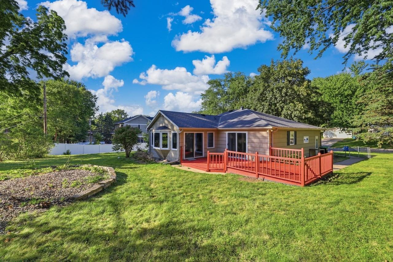 6208 Hillside Rd - Photo 3 of 31