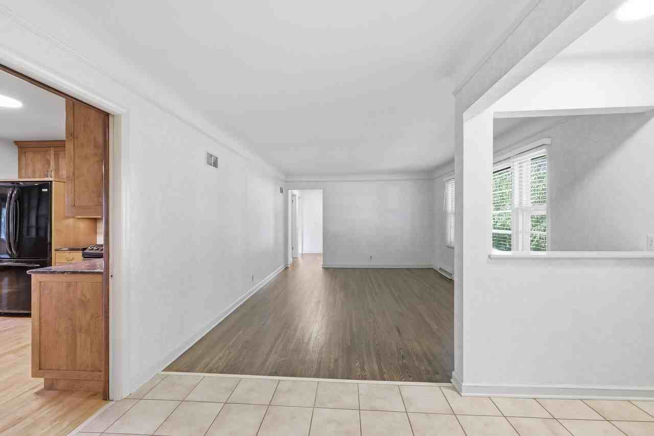 6208 Hillside Rd - Photo 6 of 31