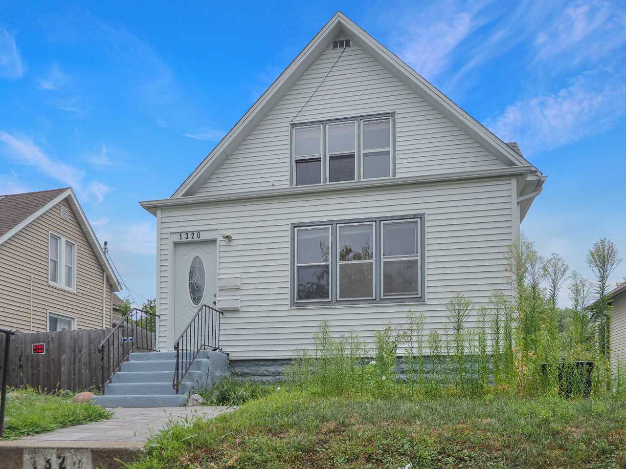 1320 Vincent Ave N - Photo 3 of 15
