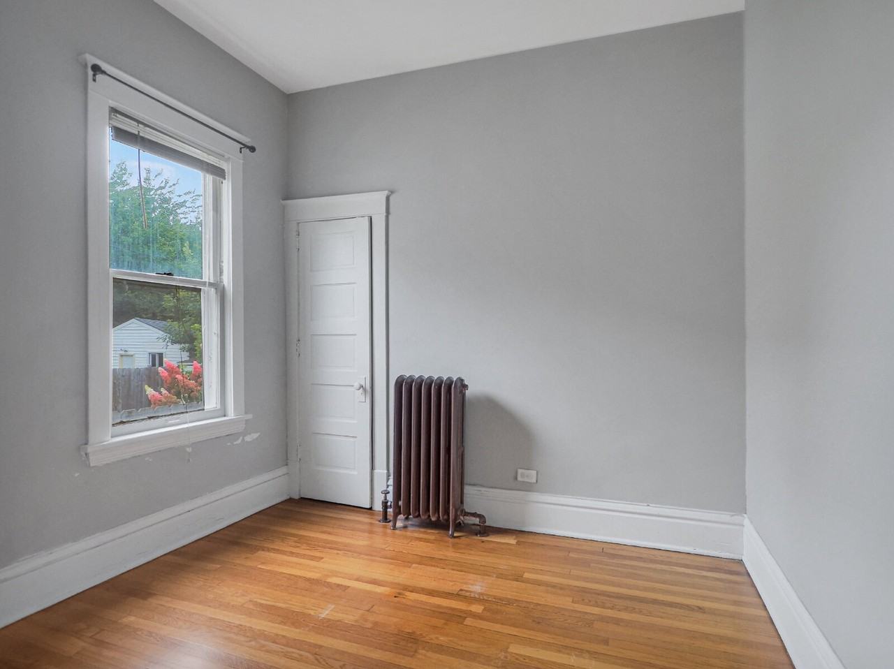 1320 Vincent Ave N - Photo 6 of 15