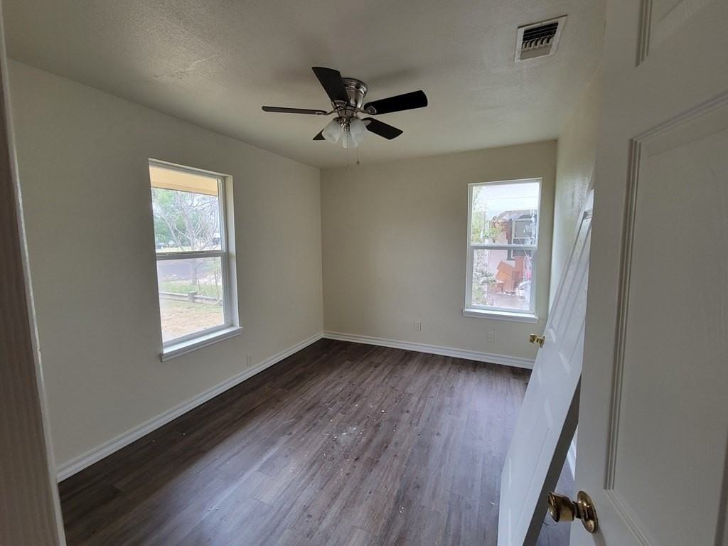 1111 Woodruff St - Photo 3 of 6