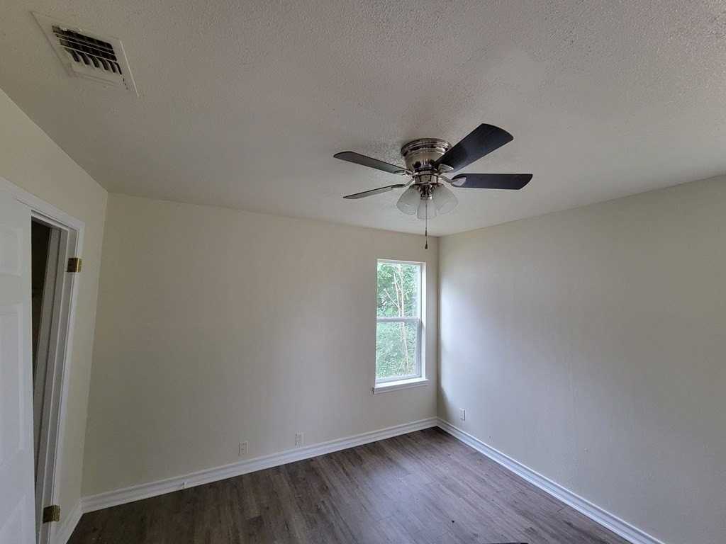 1111 Woodruff St - Photo 4 of 6