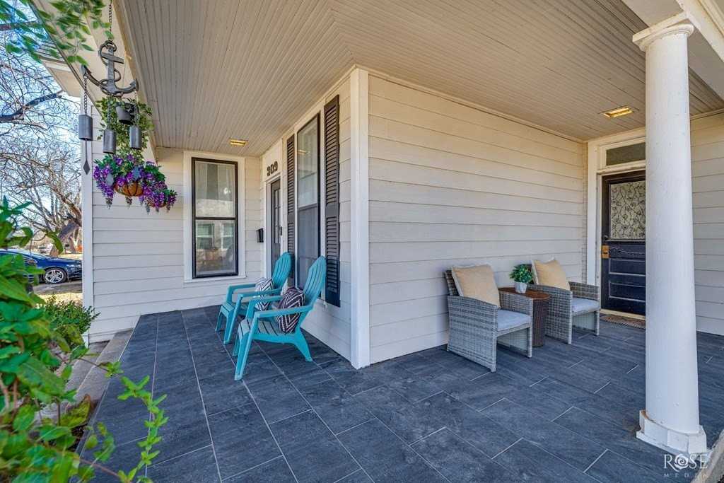 309 S Washington St - Photo 5 of 36