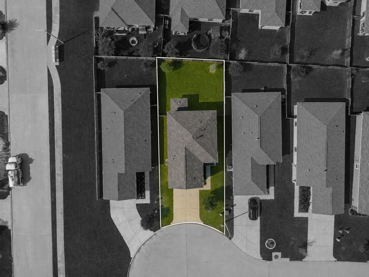 2607 Bluewood Ct - Photo 5 of 33