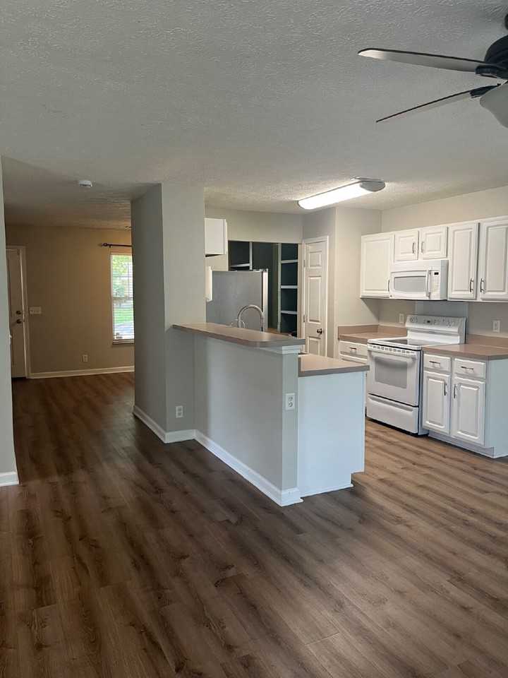 3013 Remington Park Ln - Photo 4 of 32