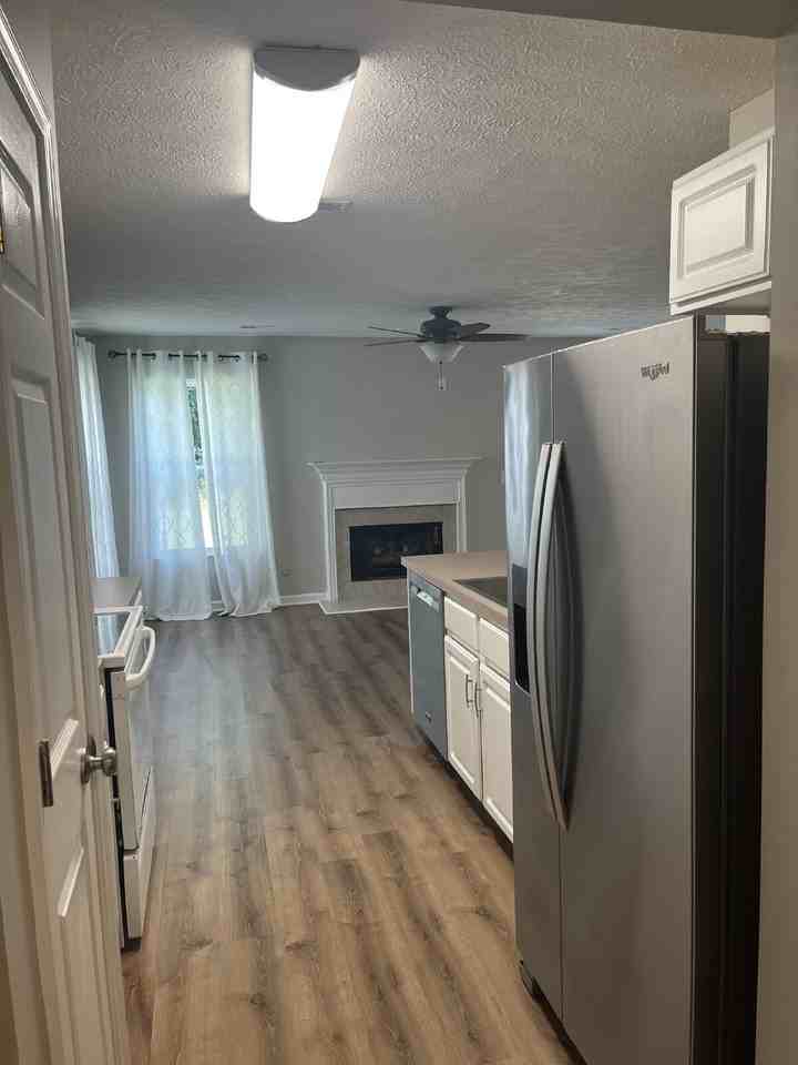 3013 Remington Park Ln - Photo 7 of 32