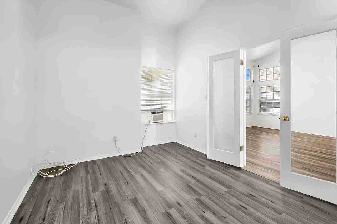 8604 Winlock St - Photo 5 of 19
