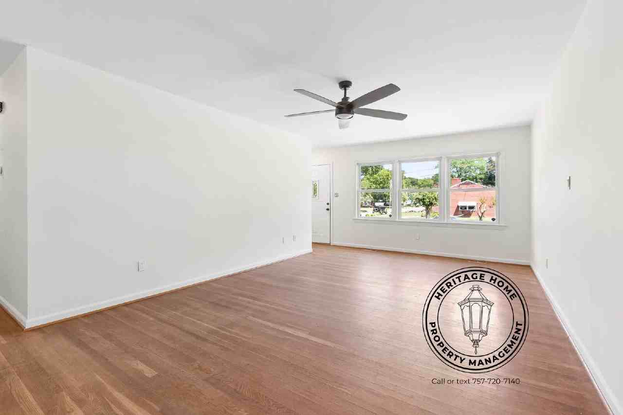1023 Faubus Dr - Photo 4 of 24