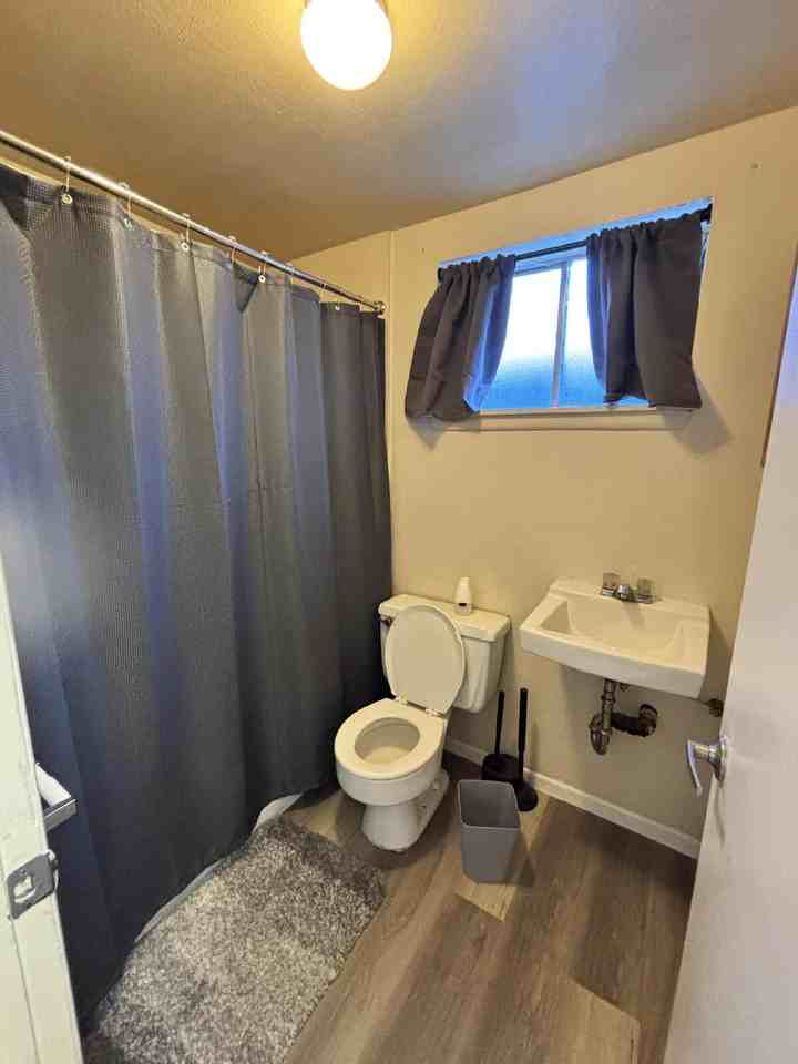 380 S Wagon Wheel Dr - Photo 2 of 5