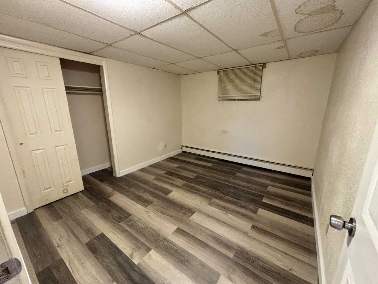 370 S Wagon Wheel Dr - Photo 5 of 9