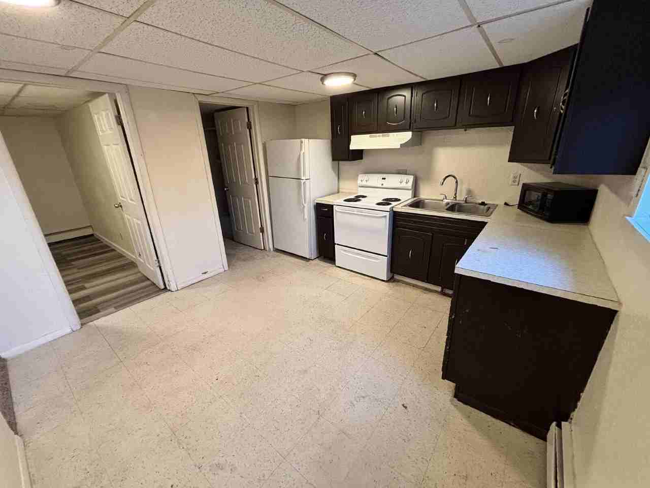 370 S Wagon Wheel Dr - Photo 6 of 9