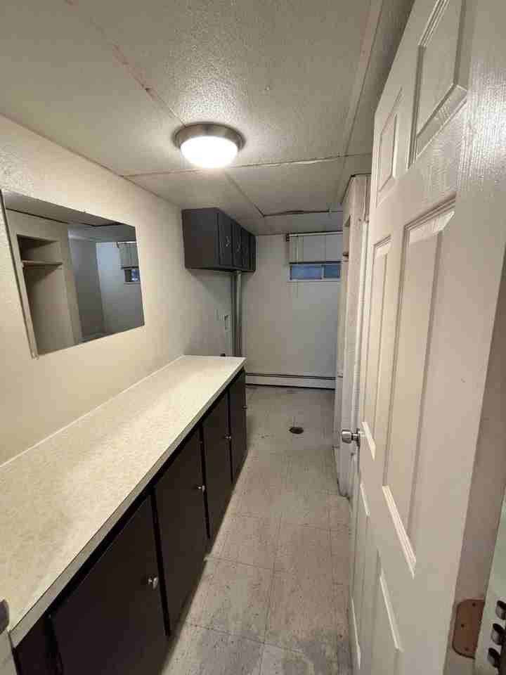 370 S Wagon Wheel Dr - Photo 7 of 9