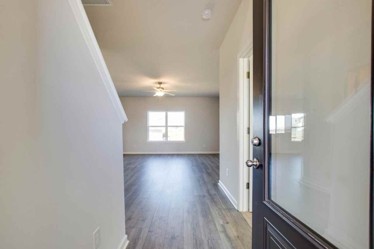 2404 Alberto Dr - Photo 3 of 34