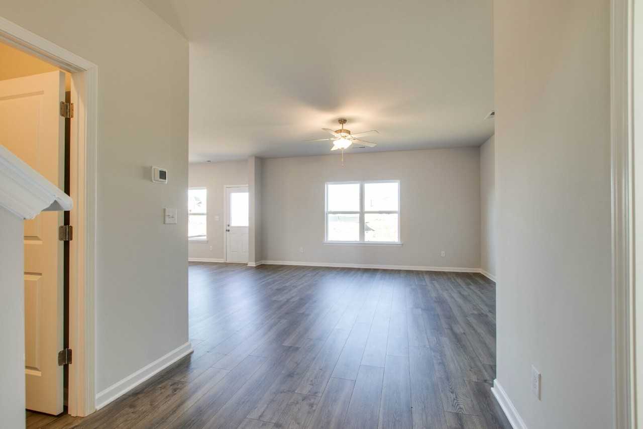 2404 Alberto Dr - Photo 4 of 34
