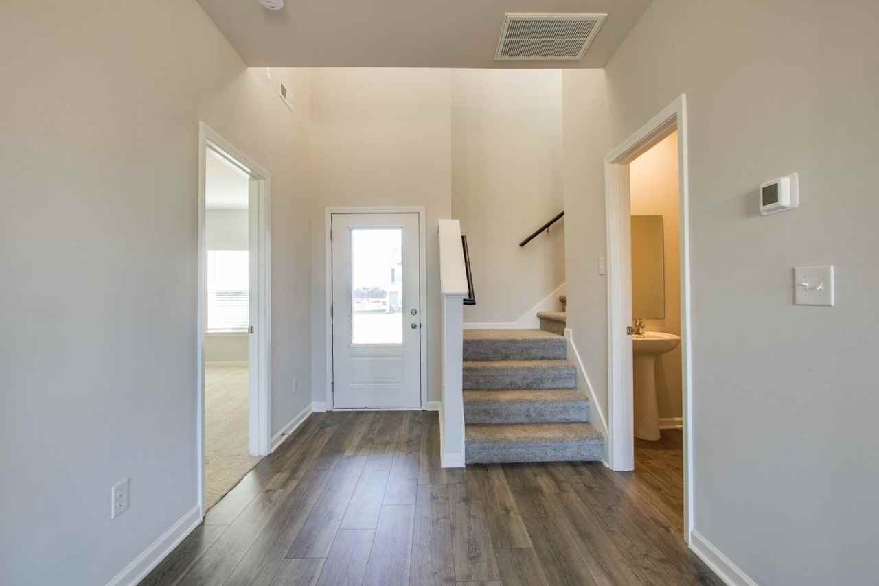 2404 Alberto Dr - Photo 5 of 34