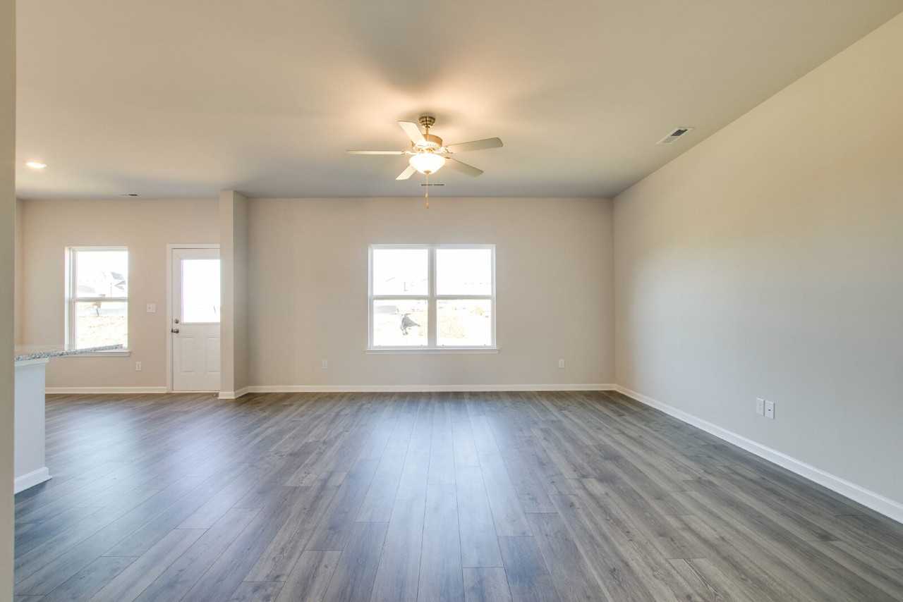 2404 Alberto Dr - Photo 6 of 34