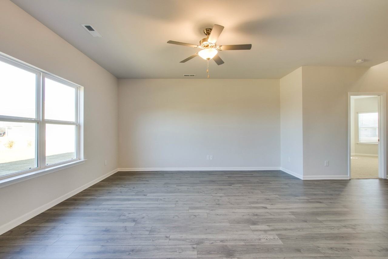 2404 Alberto Dr - Photo 7 of 34