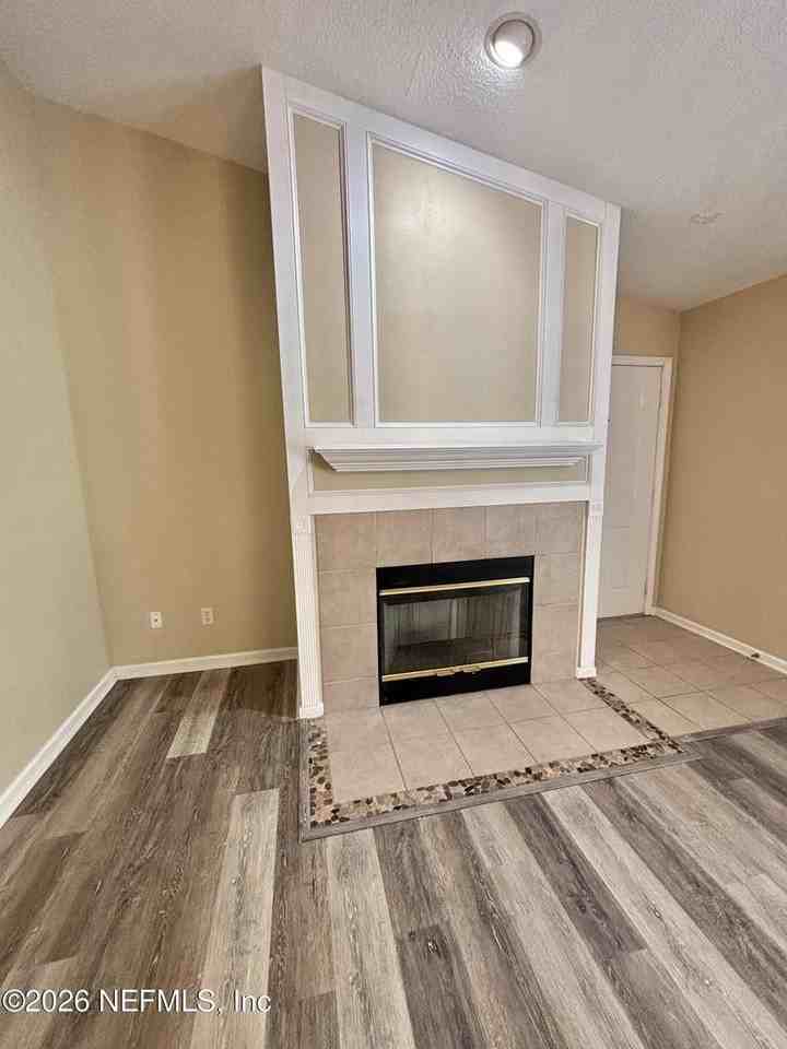 13727 Richmond Park Dr N #105 - Photo 7 of 35
