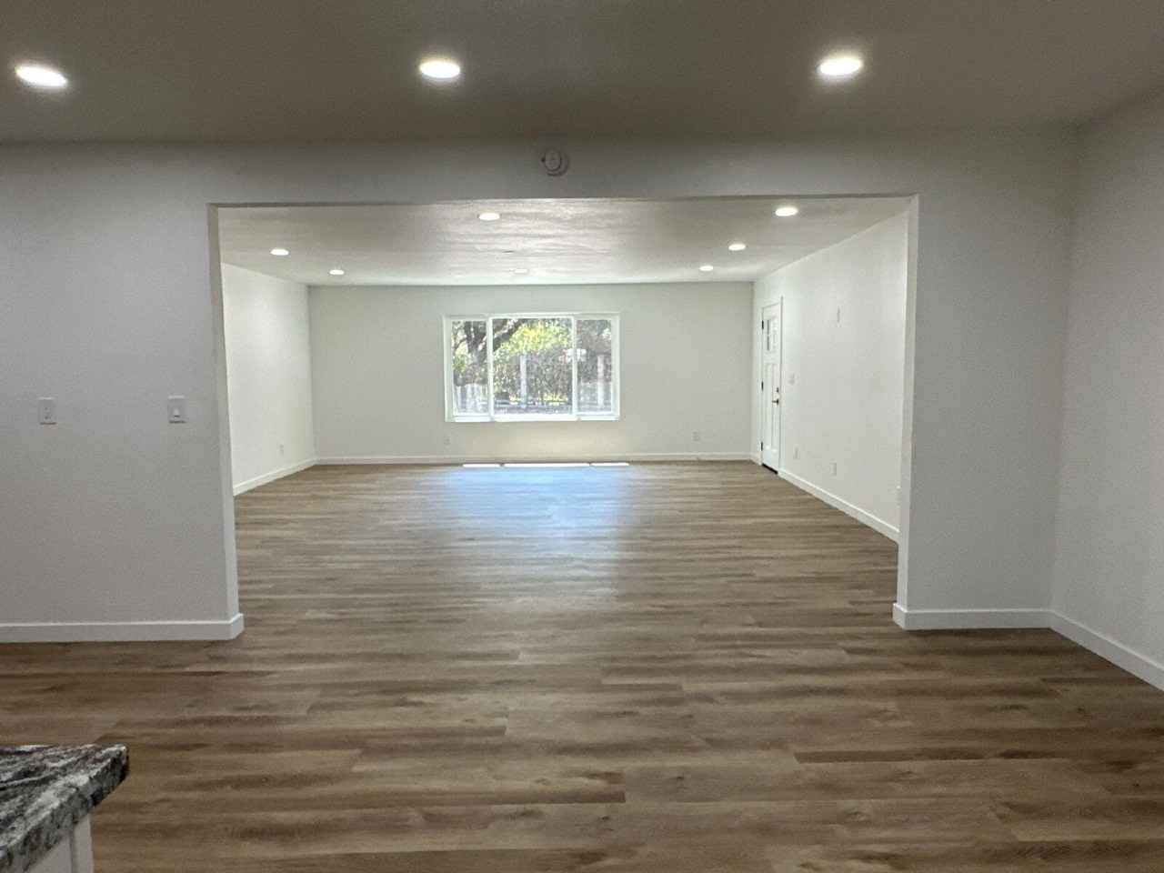 422 Zenon Way - Photo 5 of 31