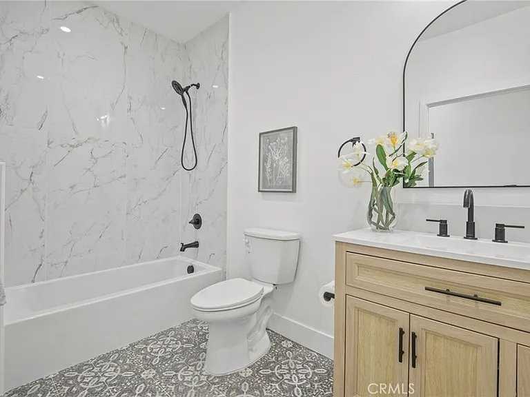 12576 Barbara Ave - Photo 4 of 18