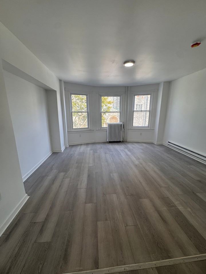 61 W Logan St - Photo 3 of 9