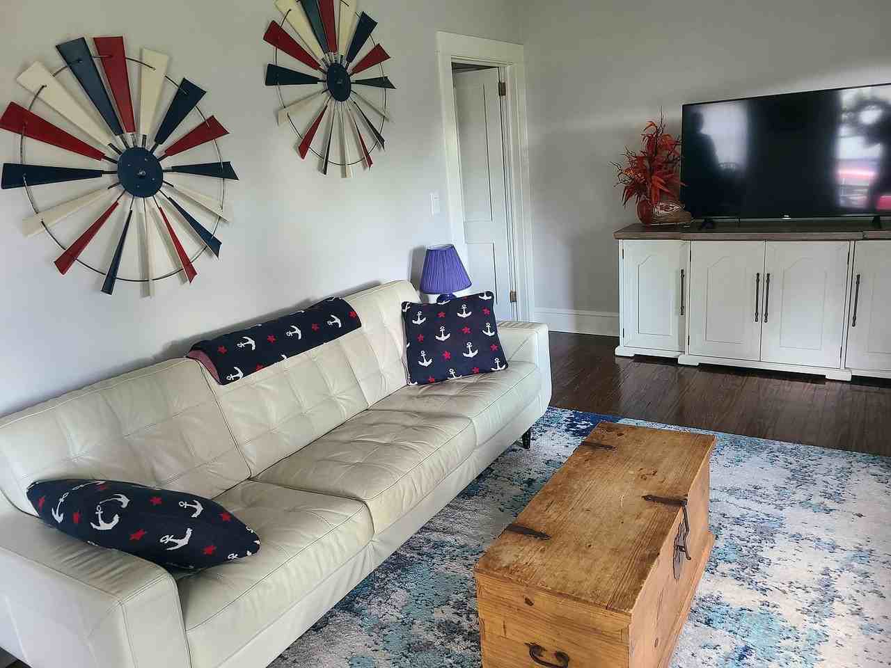 551 Tooley St - Photo 2 of 12