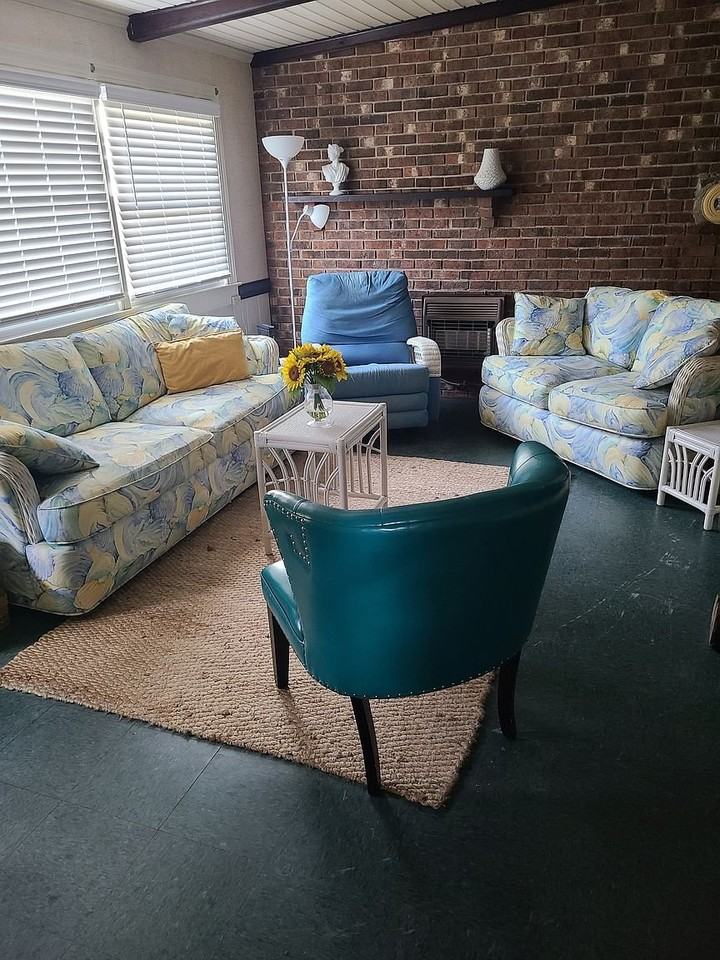 551 Tooley St - Photo 3 of 12