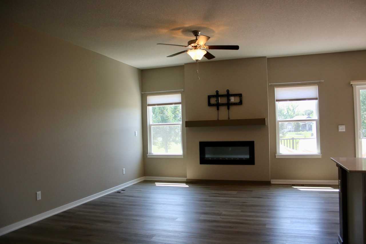 25070 Eagle Vista Dr - Photo 2 of 8