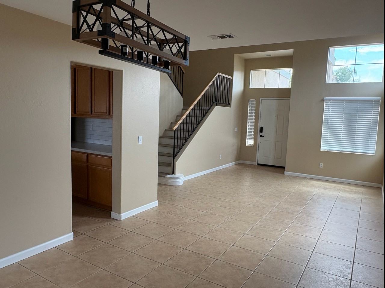 39623 Vanderbilt Ave - Photo 4 of 15