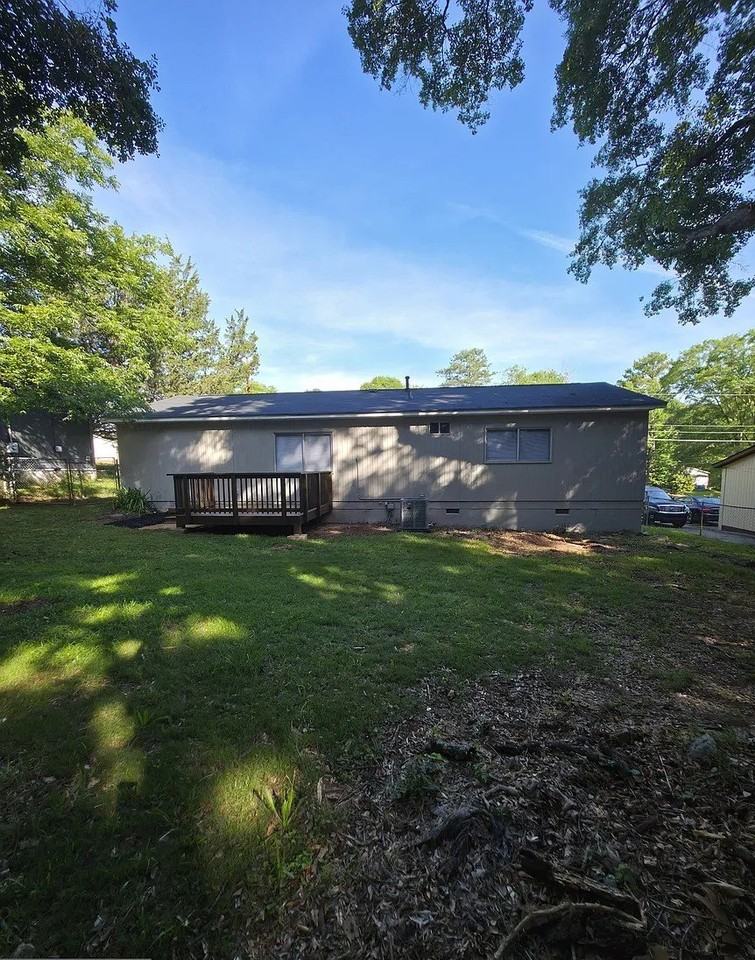 170 Kennedy Cir #4 - Photo 2 of 11