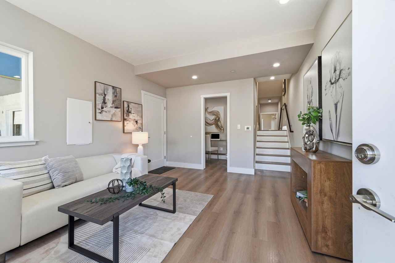 55 Calgary St - Photo 2 of 14